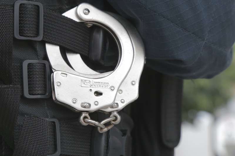 Polícia Civil prende investigado por furto de celular e estelionato contra feirante em Aracaju